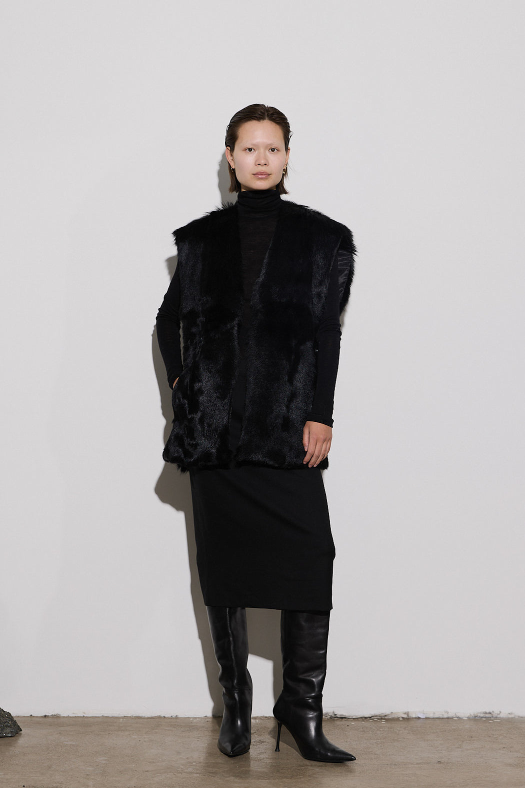 Envelope1976 Ustetind vest - Goat shearling Vest Black